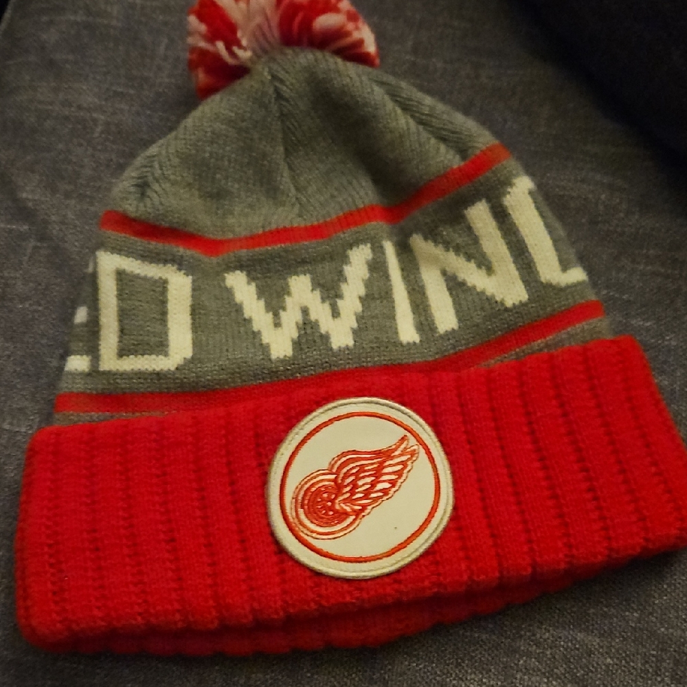 Mitchell & Ness Red and Gray Beanie